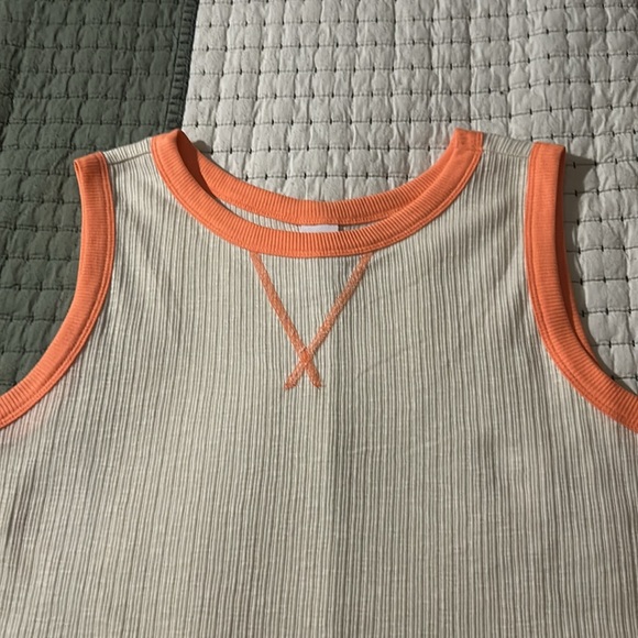 LIVI Crew-Neck Rib Tank - Picture 2 of 7